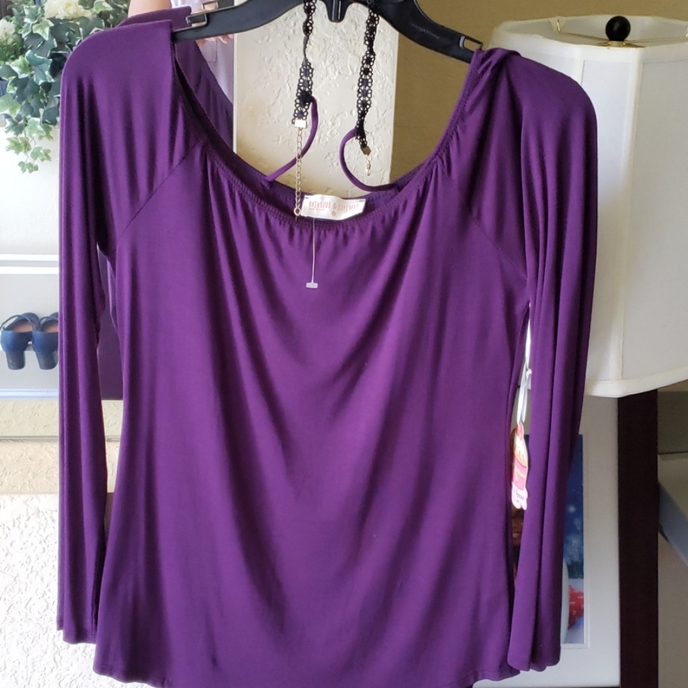 New Long sleeved shirt. Soft material. - Picture 3 of 3
